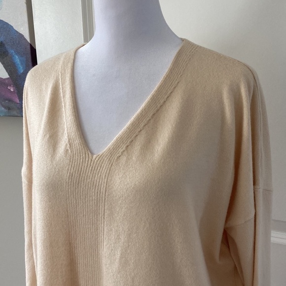 Pink Lily medium sweater v-neck - Picture 3 of 12